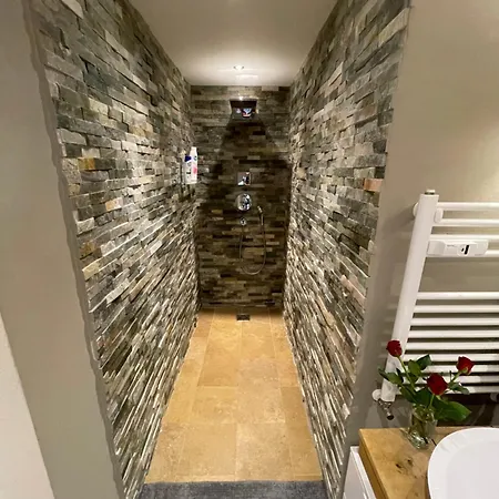 Luxury Apartment *
